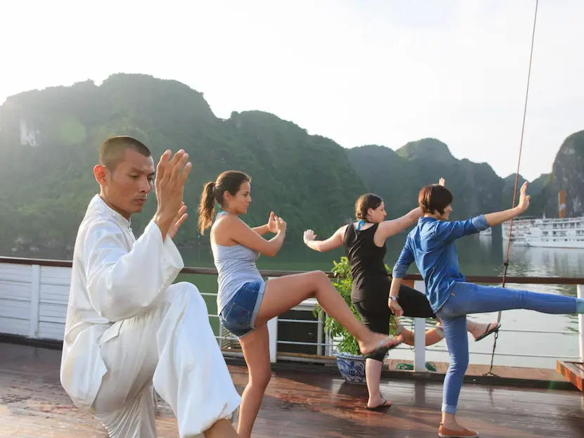 crociera di classe taichi a bai tu long, crociere nella baia di bai tu long, crociere a bai tu long